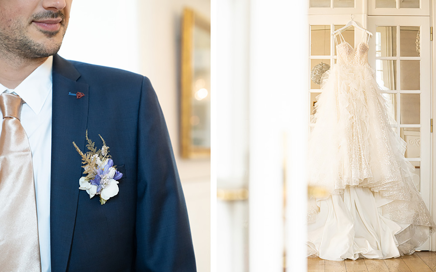Der Bräutigam trägt einen dunkelblauen Anzug mit einer Beige-Peach Krawatte. Ein Ausschnitt davon ist zu sehen, ebenso wie. das pompöse und aufwändig verarbeitete Prinzessinnenkleid der Braut. 