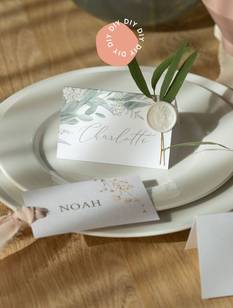 Selbstgemachte Tischkarten zur Hochzeit. Drei DIY-Ideen: Mit Wachssiegel, mit Seidenband und mit Klammer und Trockenblume