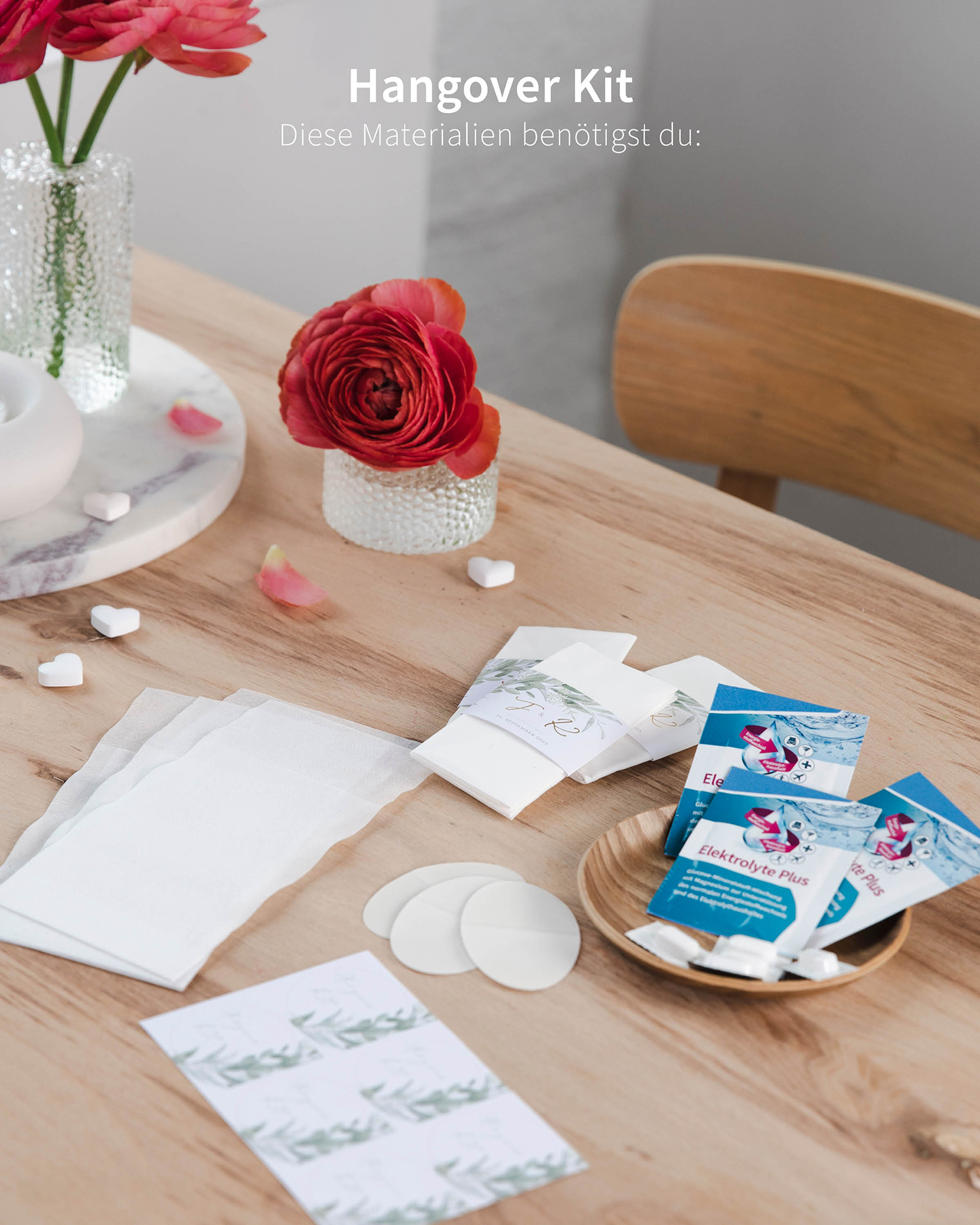 DIY Hangover Kit zur Hochzeit. Materialien liegend auf dem Tisch